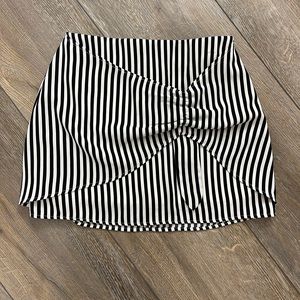 LIVING DOLL Skirt - size small